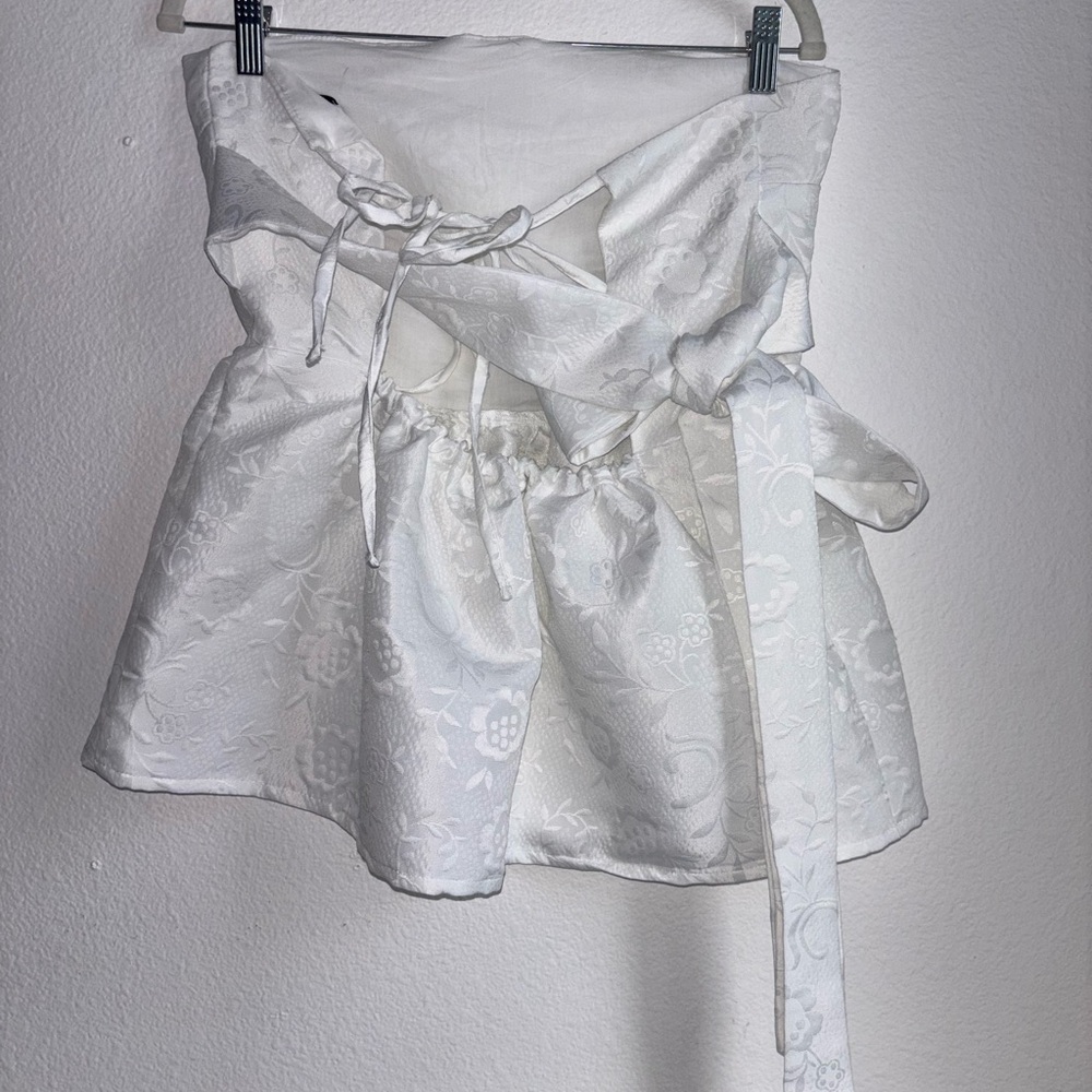 LAAGAM White Cecicle Open Back Top Medium Large Floral - Picture 4 of 6